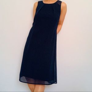 Elegant Midi Relaxed Fit Sleeveless Pleated Tunic Dress in Navy Blue (Size 2)